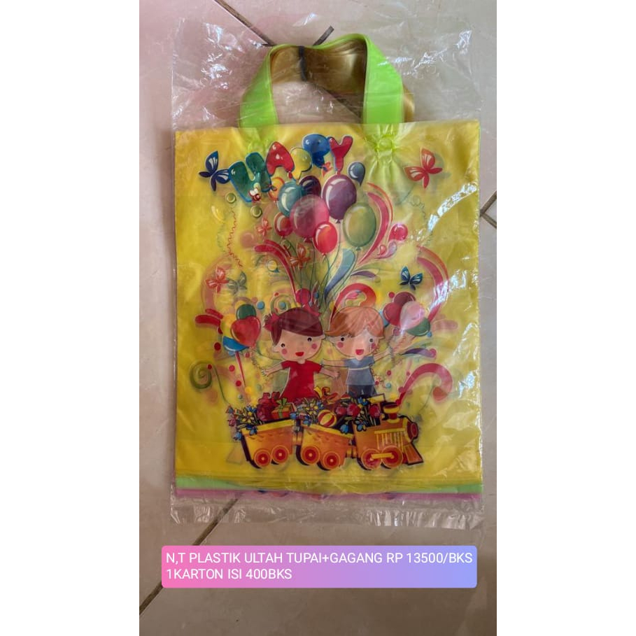 

PLASTIK SOVENIR DENGAN PEGANGAN