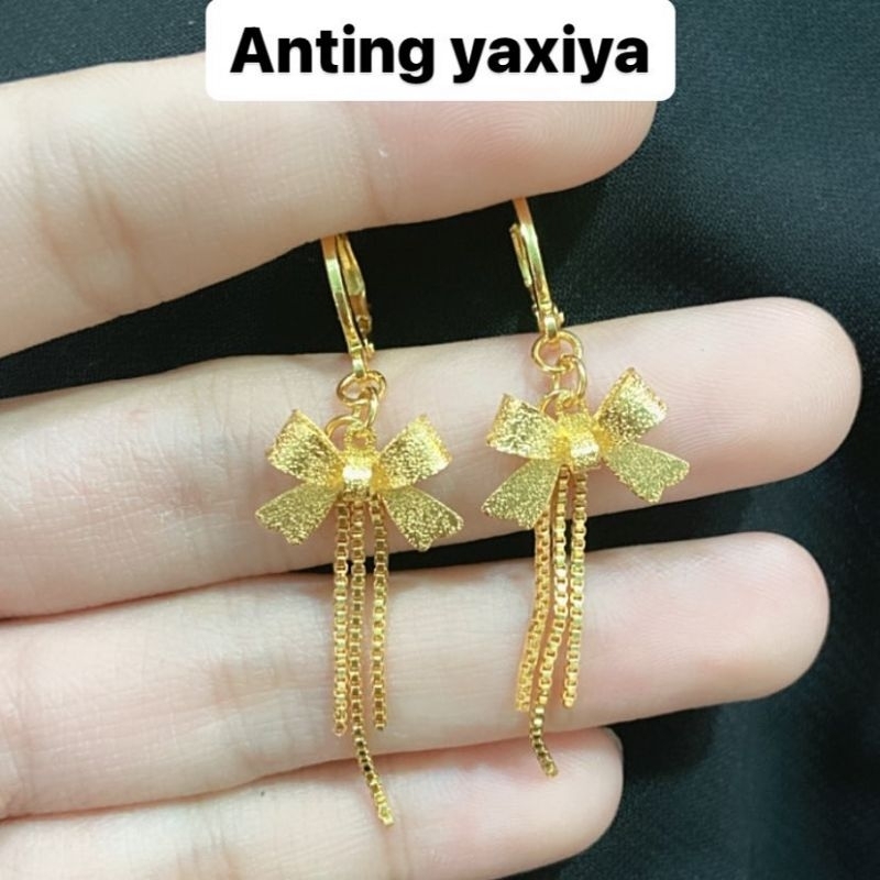 Anting Klip Pita Lapis Emas