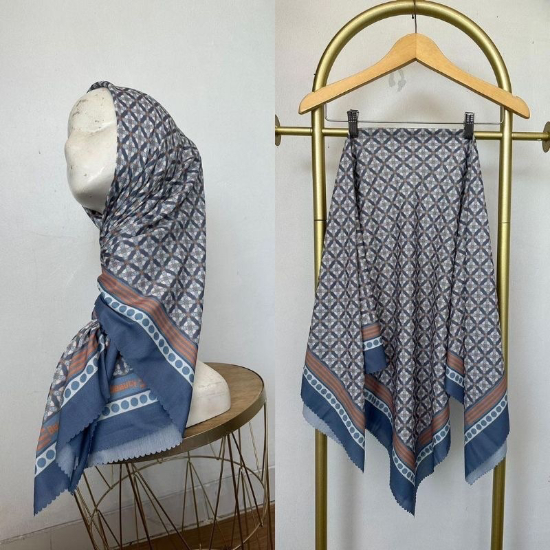 Hijab Segi Empat Voal Sublime Motif Beauty Warna Biru Muda Jilbab Kerudung Terbaru