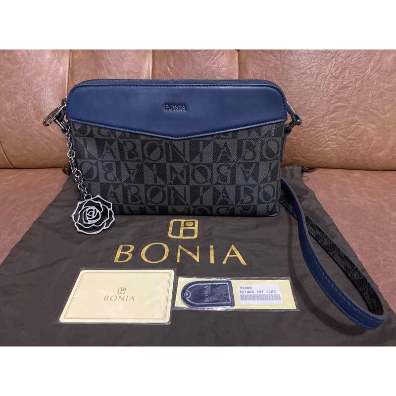 Preloved tas original bonia sling bag Singapur