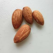 

KACANG AL MOND per 1 kg
