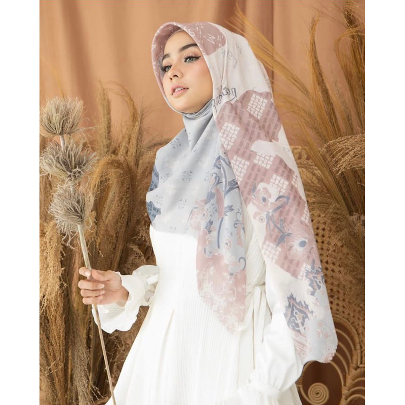 Gayatri Scarf Wearing Klamby