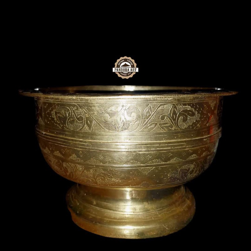 Bokor ukir kuningan lawas size BESAR ( B355 )