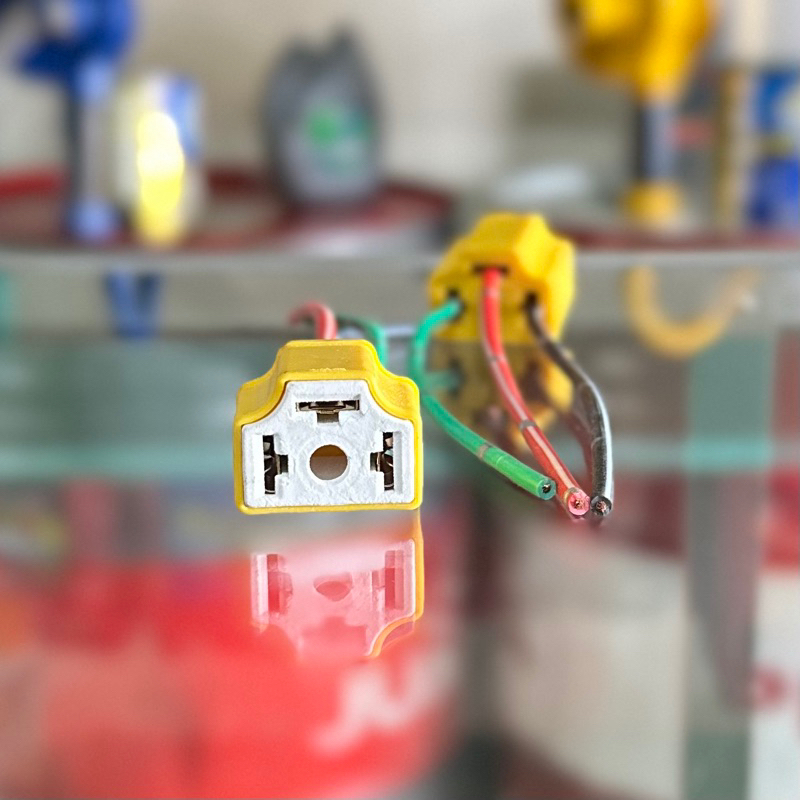 Socket Lampu Mobil H4