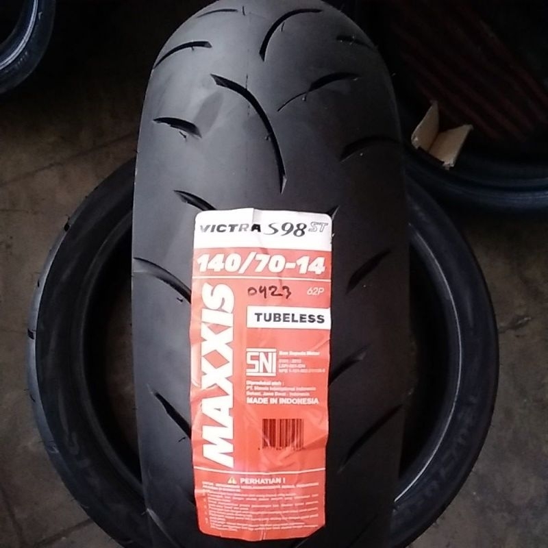Ban Maxxis Victra 140/70 14