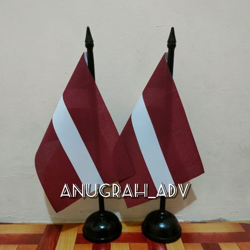 

tiang kayu bendera meja LATVIA