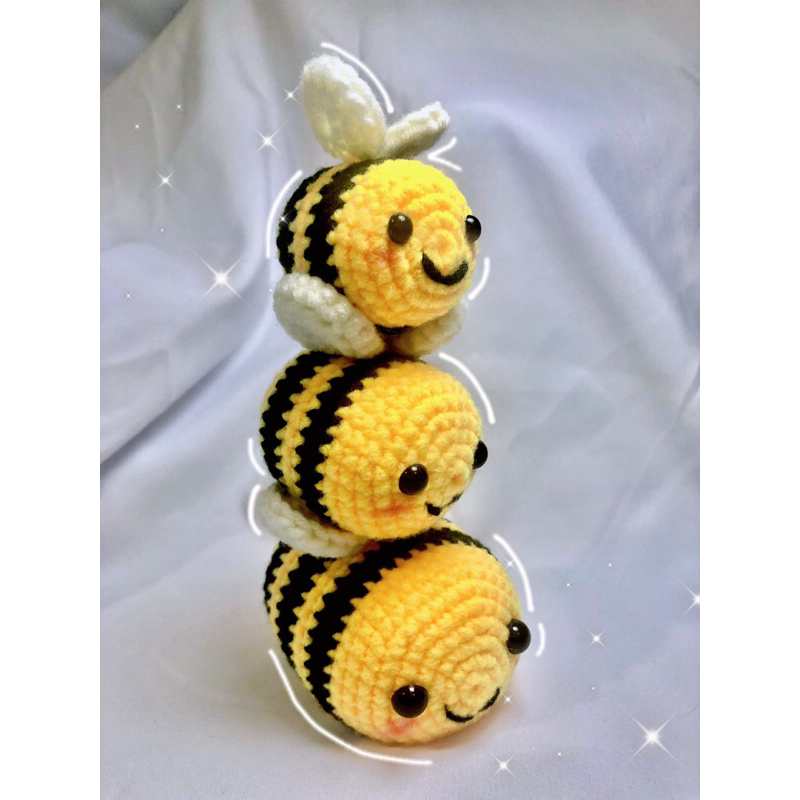 gantungan kunci boneka rajut amigurumi lebah bee boneka lebah