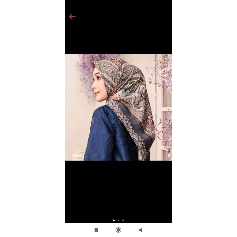 Julang Scarf Wearing Klamby Preloved