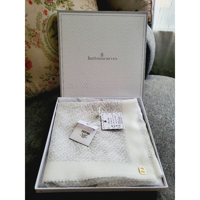 Tapis Square Vanilla Buttonscarves