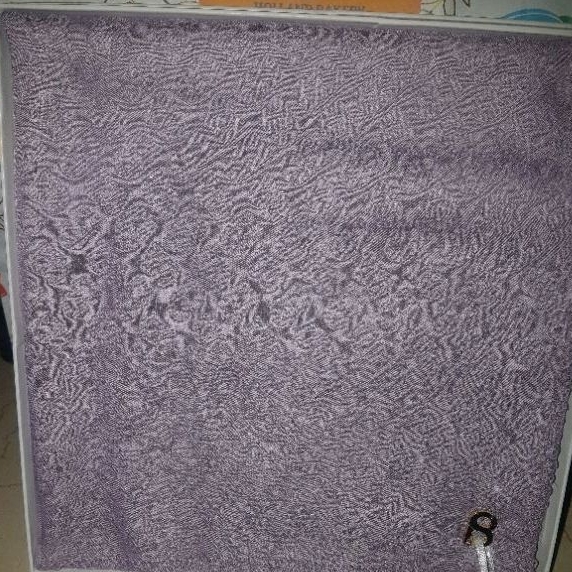 Everyday Tapis Embossed Buttonscarves - Rhubarb ukuran Standard 110*110