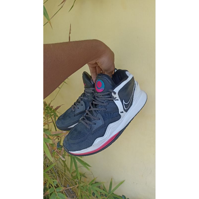 KYRIE 8 infinity