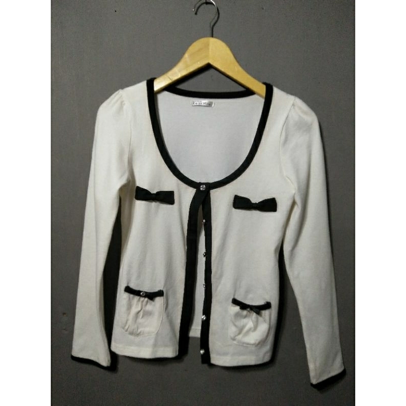 cardigan putih lengan panjang