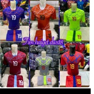 Stelan bola Jersey isi 18 tim dewasa