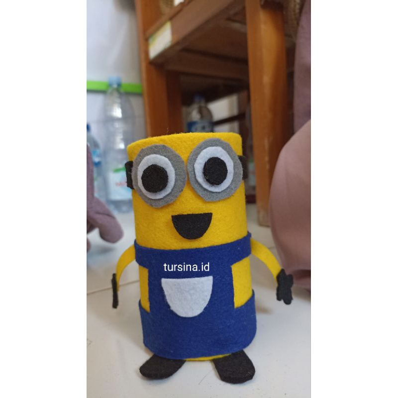 

Tempat pensil botol bekas karakter