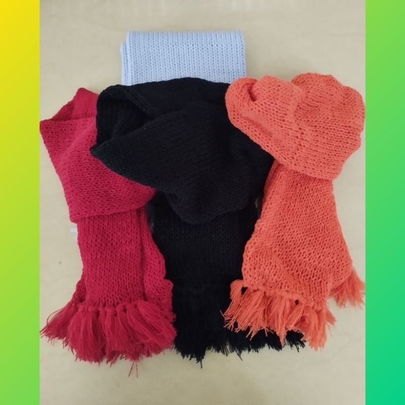 Syal rajut penghangat leher