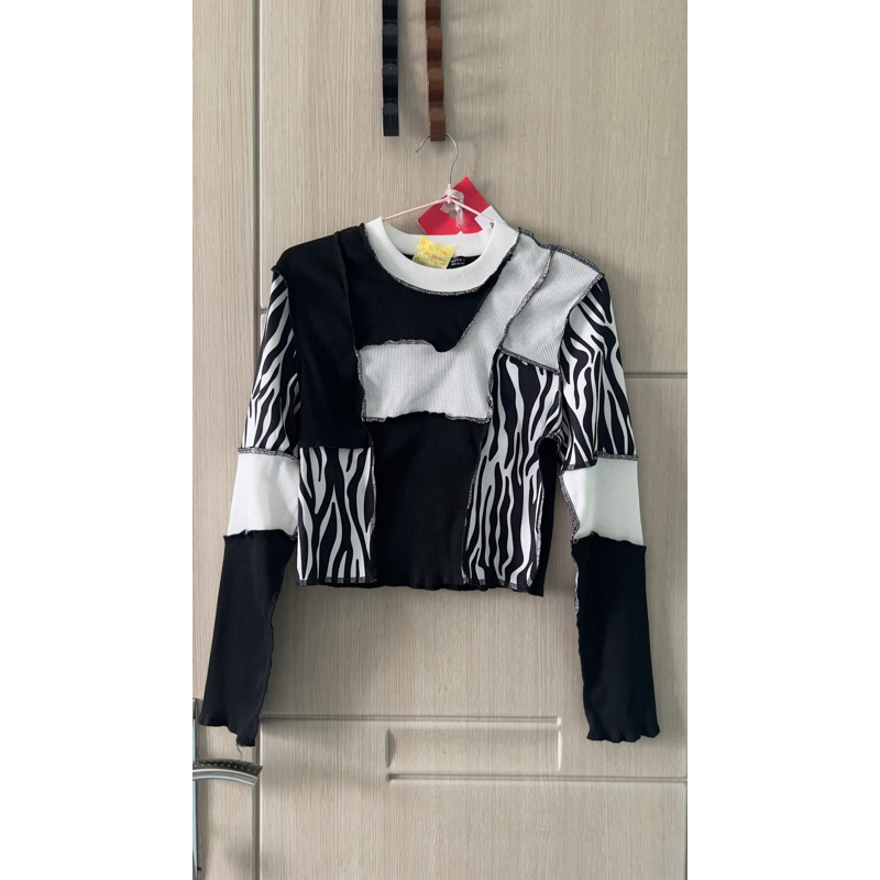 Shein Crop Lengan Panjang Motif Zebra
