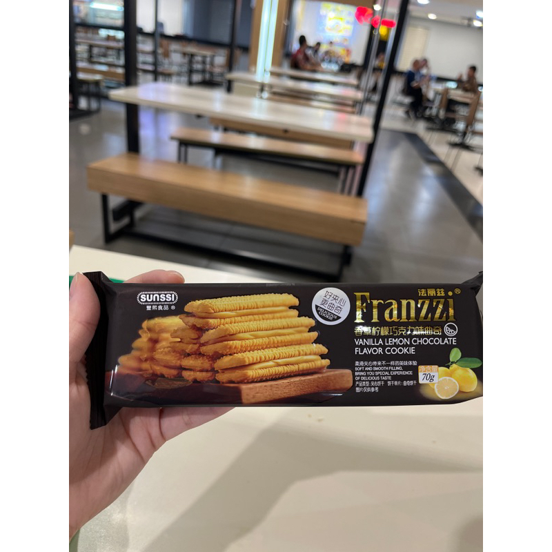 

franzzi vanilla lemon chocolate flavor cookie 70g / biskuit franzzi rasa chocolate lemon