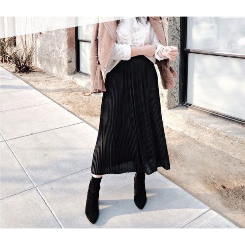 Preloved Rok Plisket Hitam by Uniqlo