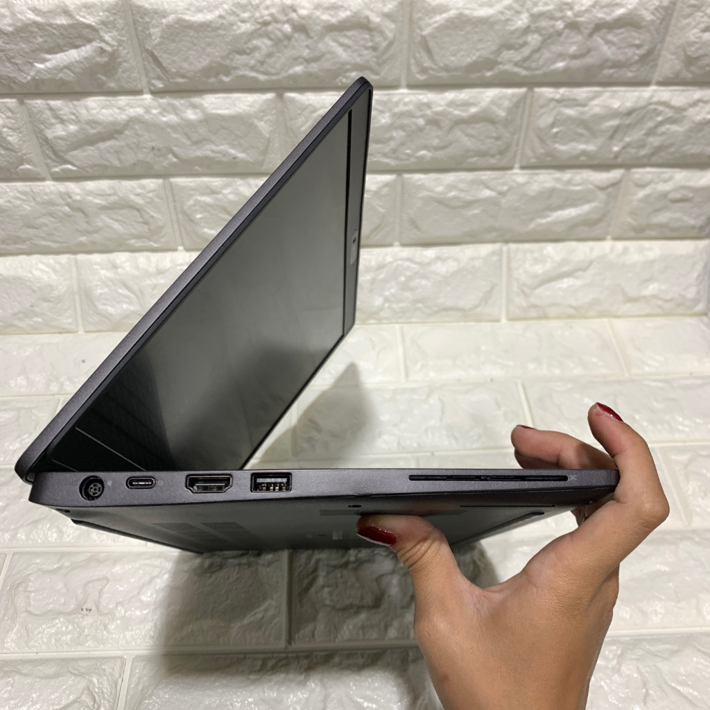 Laptop Mulus Like New Dell 5300 Core i5 Gen 8 RAM 8GB SSD 256GB