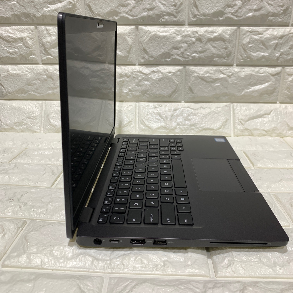 Laptop Mulus Like New Dell 5300 Core i5 Gen 8 RAM 8GB SSD 256GB