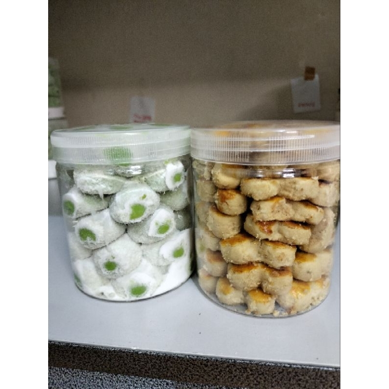 

paket dua toples.salju panda.kacang