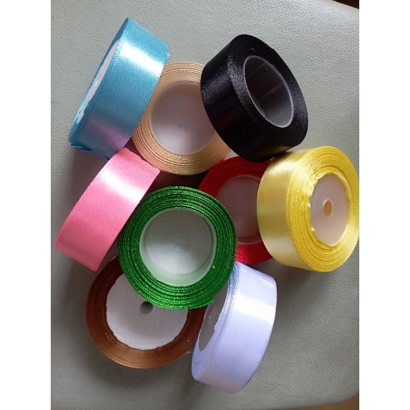 

Pita satin atau pita kain dengan lebar 2,5cm (1inch). Pita warna warni, pita kado, pita kerajinan tangan, pita emas, pita perak, pita warna warni, pita organdi, pita kain organdi, pita organdi list emas.