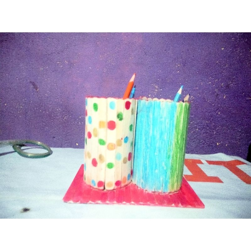 

Tempat pensil dari stik es krim