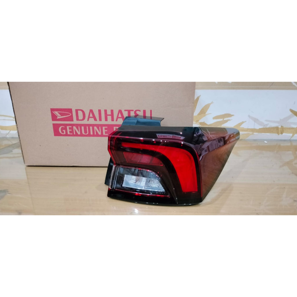 lampu stop belakang xenia avanza 2022 tipe tinggi (daihatsu)