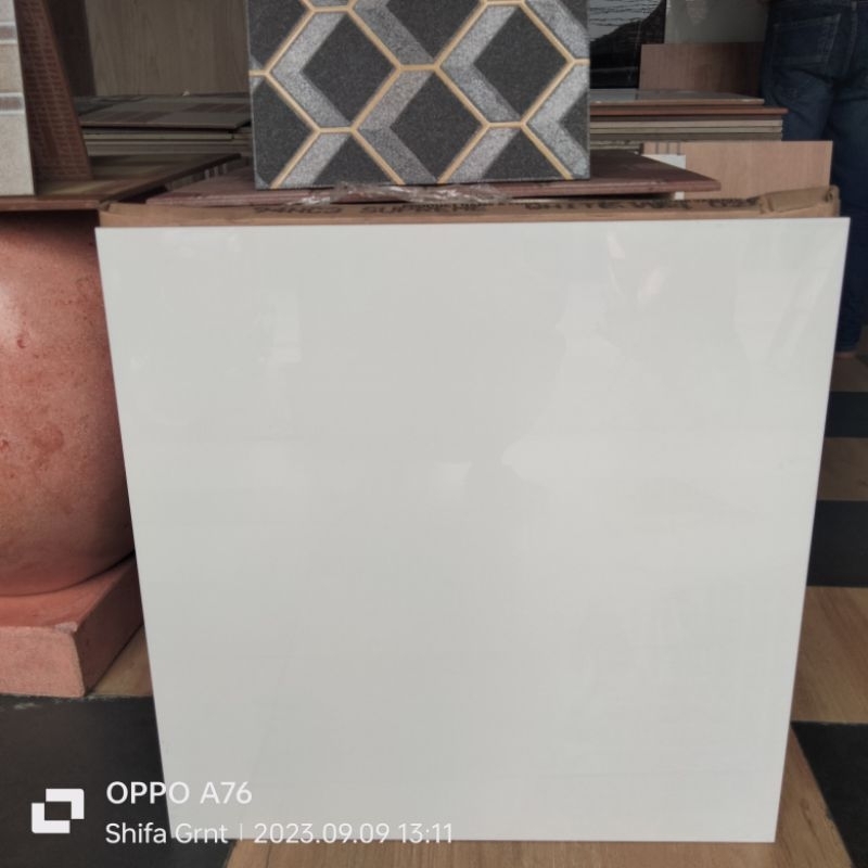 Granit lantai 60x60.Grande White kw1/Meliuz