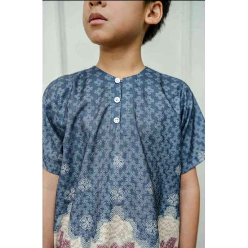 Wearing Klamby - Malya Shirt Boy Malaka - ORI