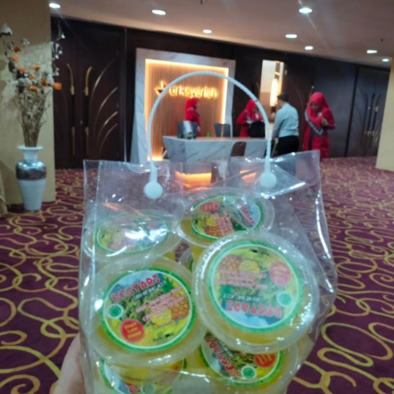

MINUMAN SARI NANAS KHAS PEKANBARU isi 9