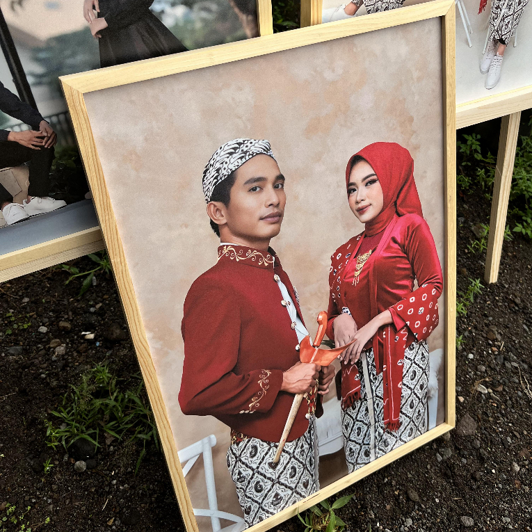 CETAK FOTO CUSTOM JUMBO 60X40 CM / 16RW PLUS FRAME PIGURA KAYU JATI BELANDA / PINUS