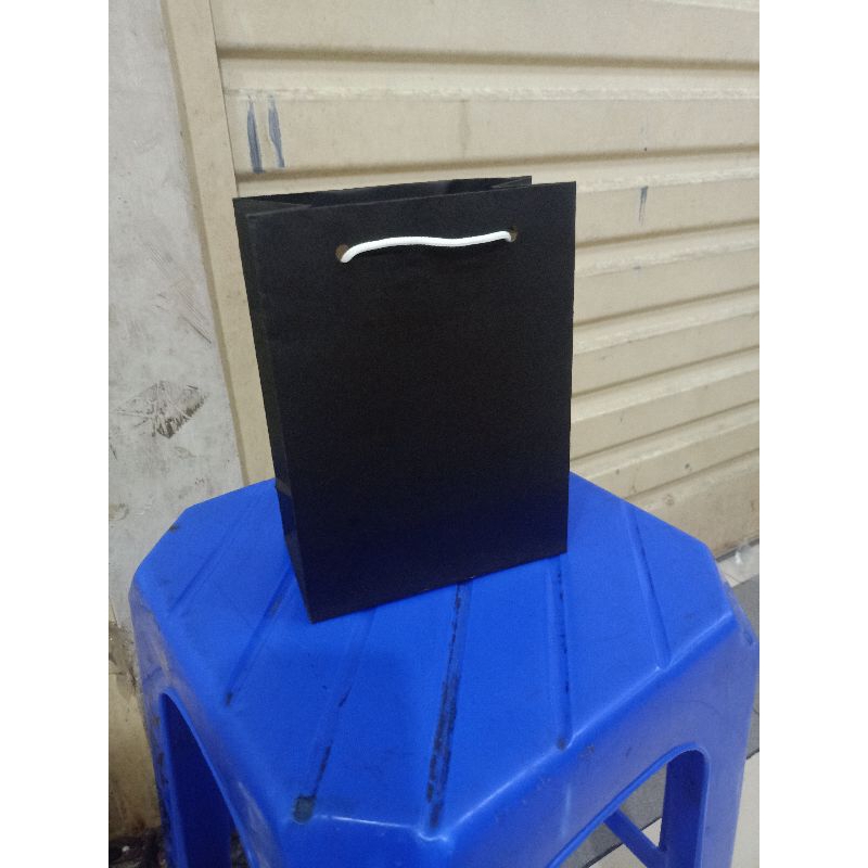 

paper bag buku hitam isi 12 pcs terlaris dan termurah