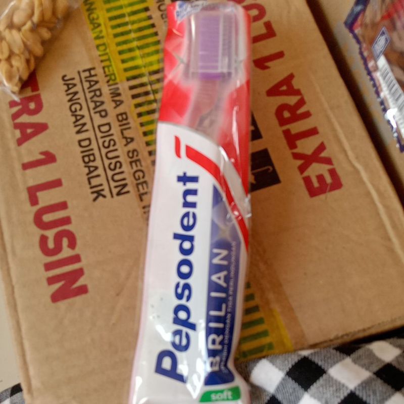 sikat gigi Pepsodent brilian