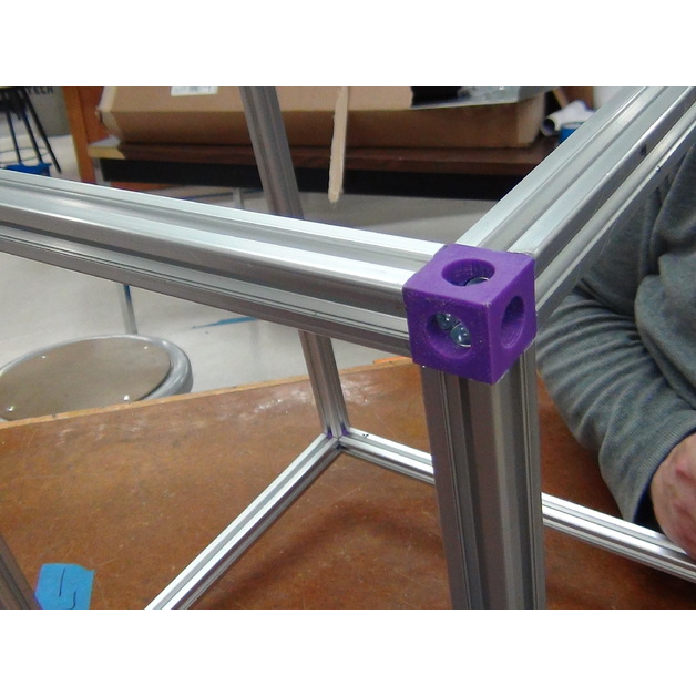 Penyambung Sudut pada aluminium V slot 2020