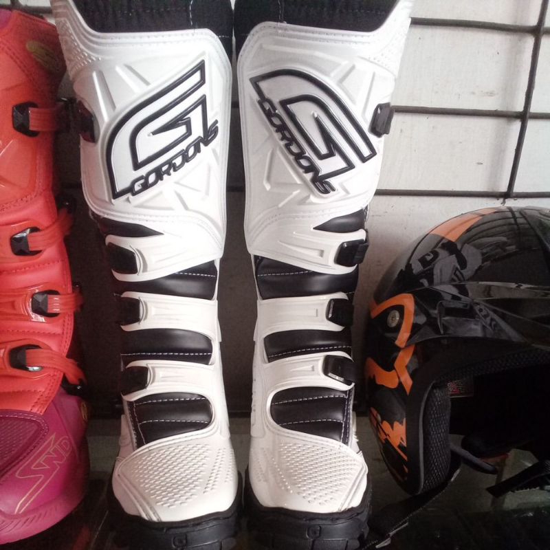 sepatu gordons putih ukuran 43