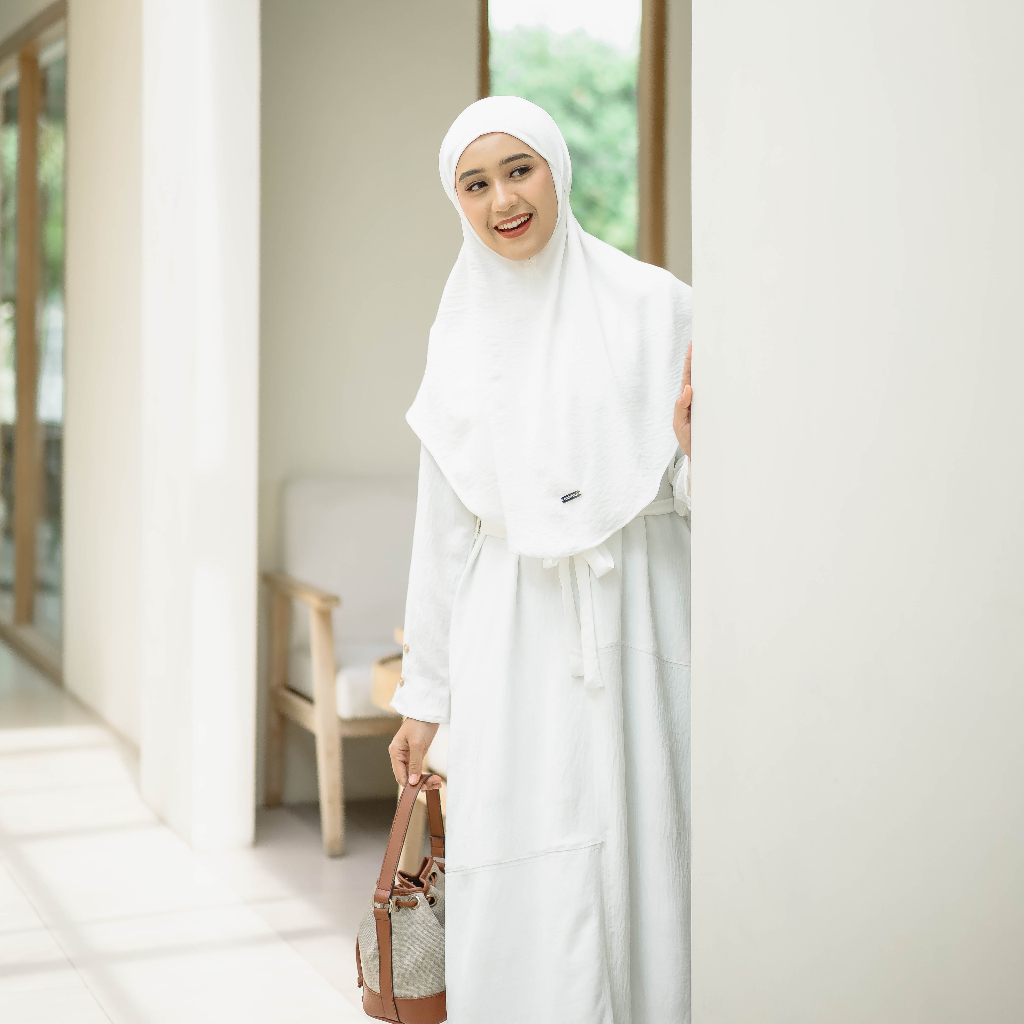 Naisha Official Kanaya Abaya Set Umroh Crinkle Sudah Dapat Gamis dan Jilbab-Broken White