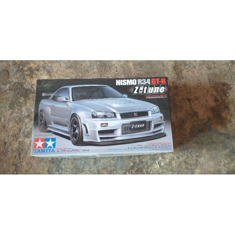 Model kit 1:24 RC nissan gtr r34. tamiya