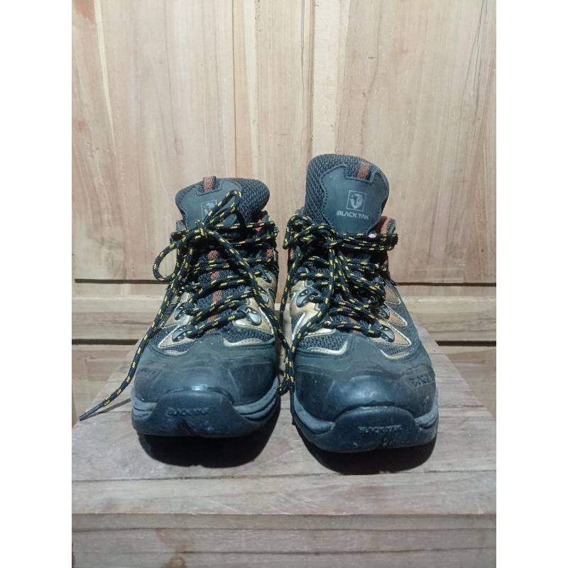 SEPATU_BLACKYAK-goretex