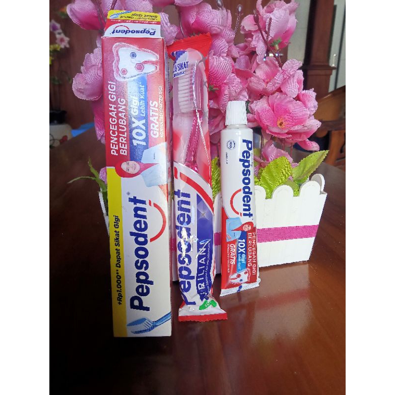 pepsodent pasta gigi 75gr gratis sikat gigi