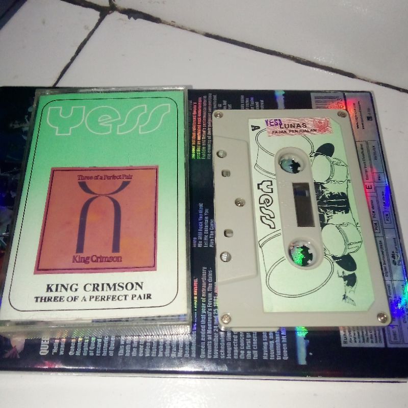 kaset pita KING CRIMSON THREE OF PERFECT PAIR (YESS)