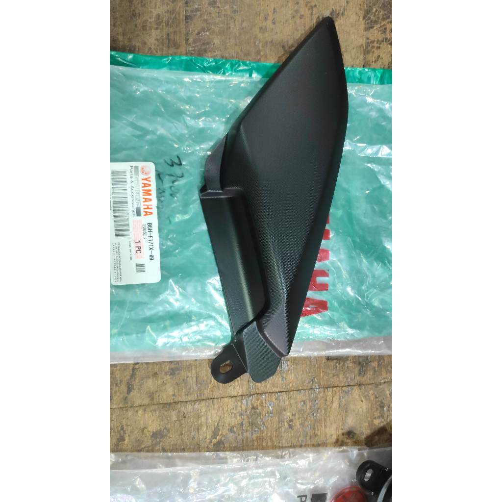 sambungan cover body samping kanan nmax new ori