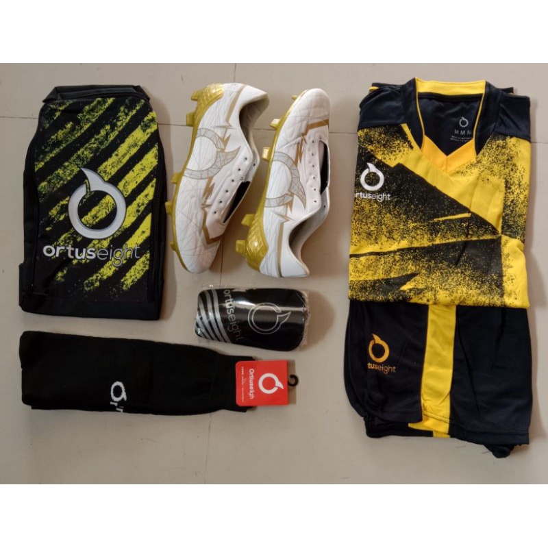 Sepatu bola paket lengkap /sepatu sepak bola paket komplit