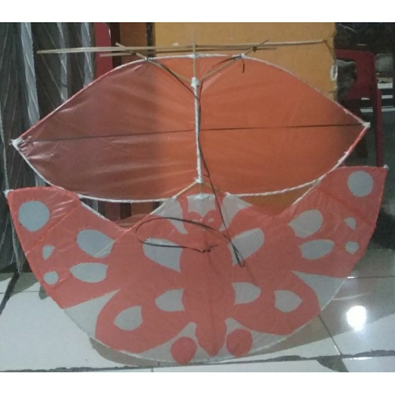 layangan motif gapangan kupu-kupu
