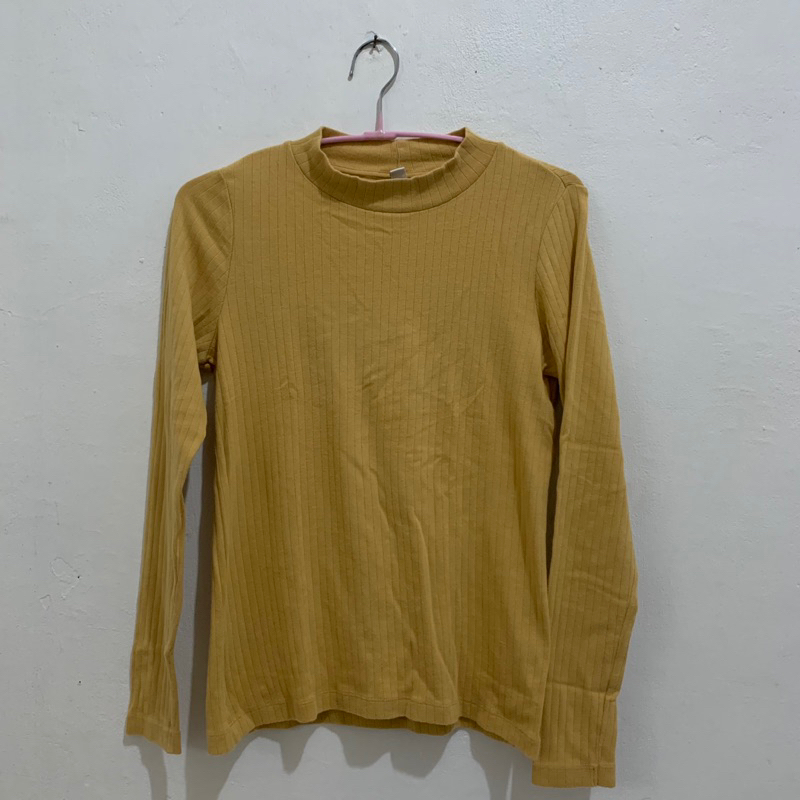 PRELOVED UNIQLO turtle neck yellow
