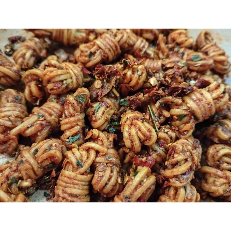 

Mie Gulung (Milung) Pedas Daun Jeruk Kemasan 100gr