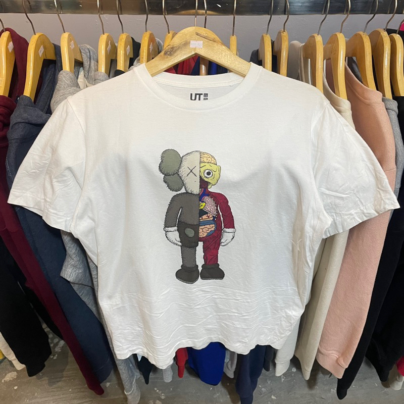 Tshirt Kaos Uniqlo x Kaws Anatomy Preloved Original