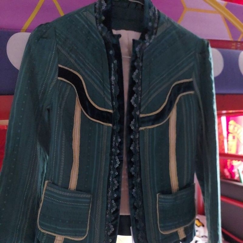 Blazer_hijau_unik
