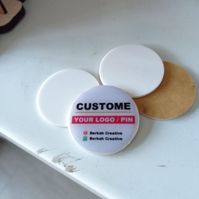 

Pin Bros resin Akrilik