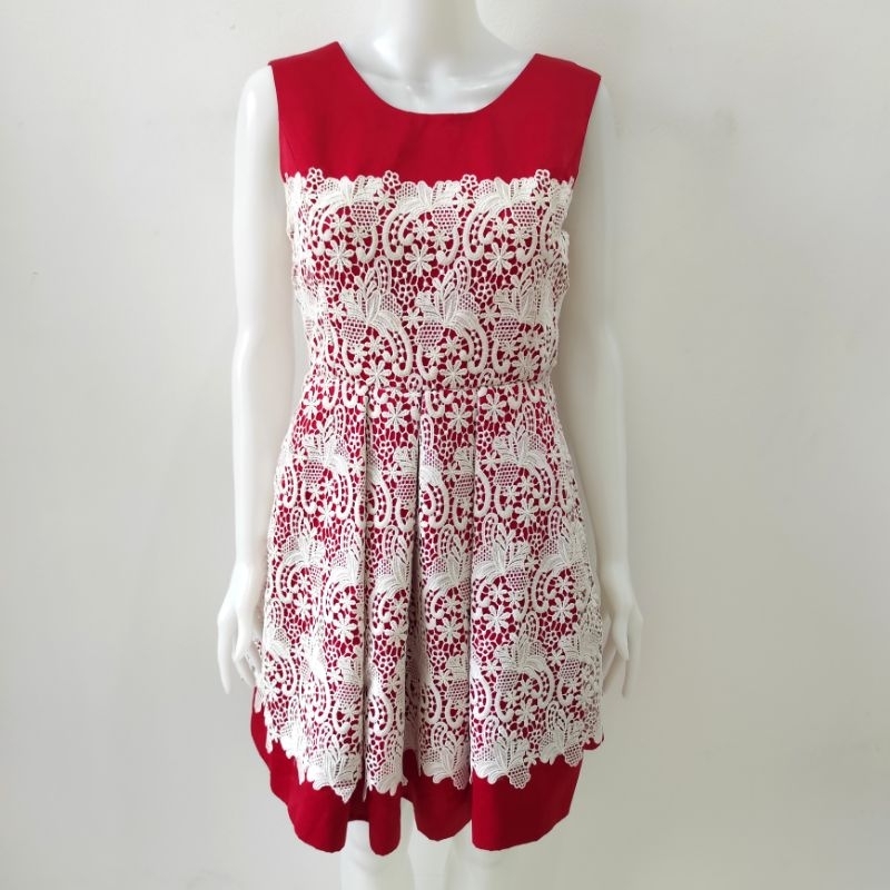 Preloved dress pesta merah brokat krem bunga